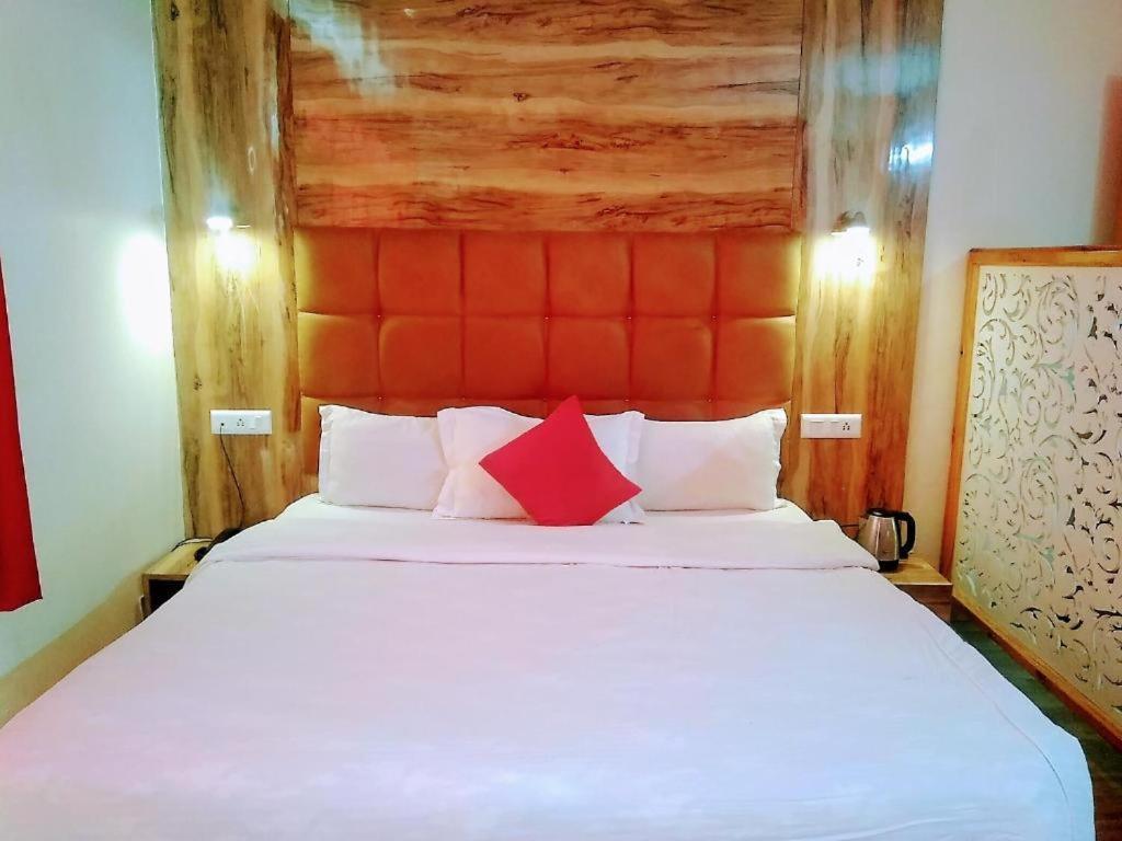 Holiday Hill Mountain View With Balcony McLeod Ganj Exterior foto